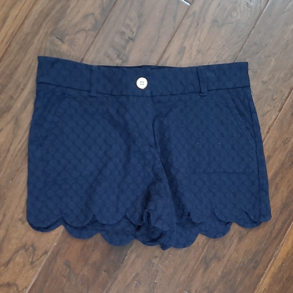 Crown & Ivy Navy Blue Shelby Scalloped Hem Shorts size 4